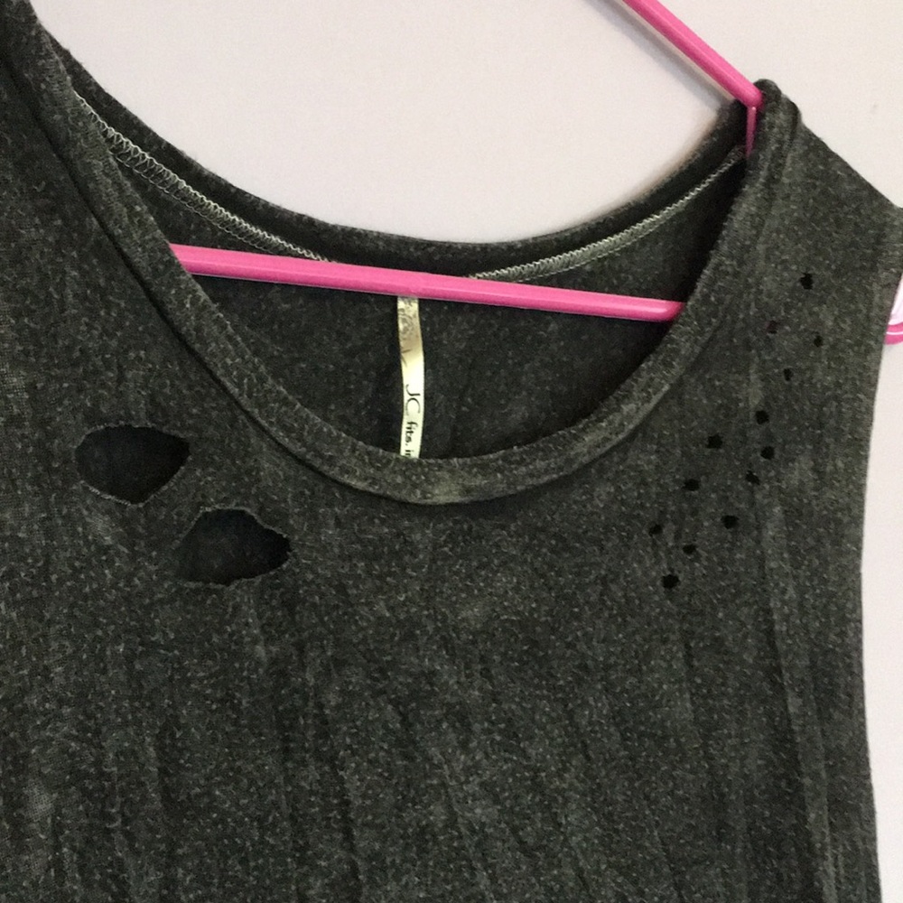 Soft Muscle Tank - Picture 2 of 3